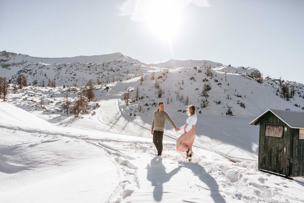 Babybauchfotos im Schnee
