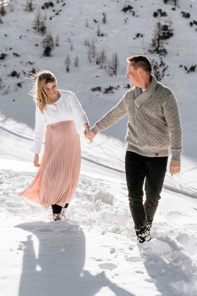 Babybauchfotos im Schnee