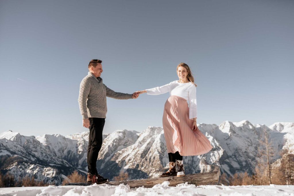Babybauchfotos im Schnee