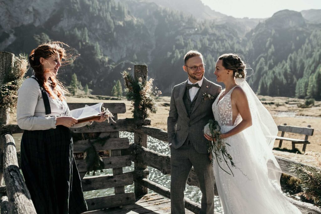 Elopement in den Bergen in Österreich