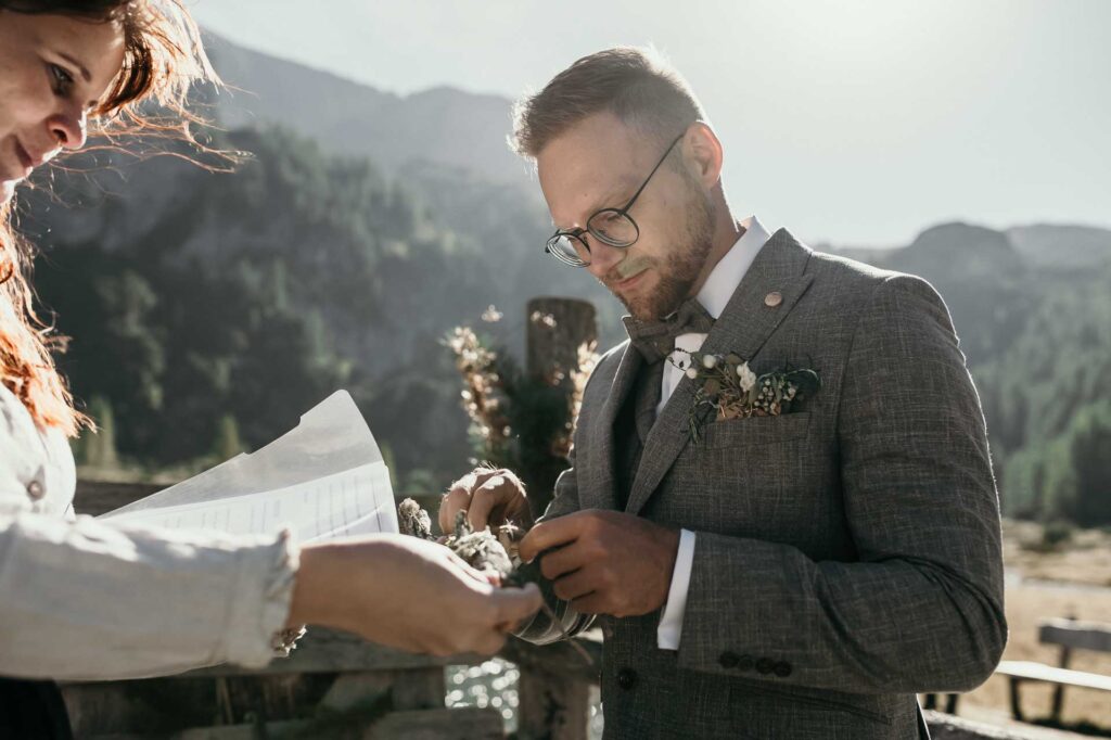 Elopement in den Bergen in Österreich