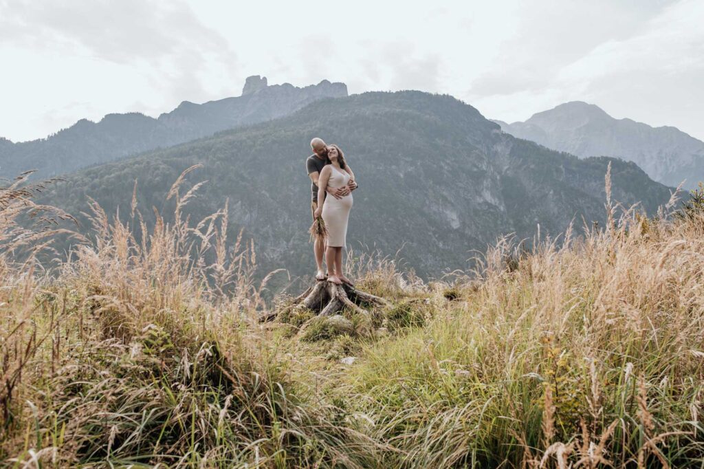 Babybauchfotos am Berg