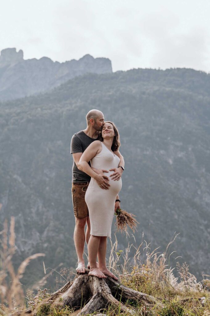 Babybauchfotos am Berg