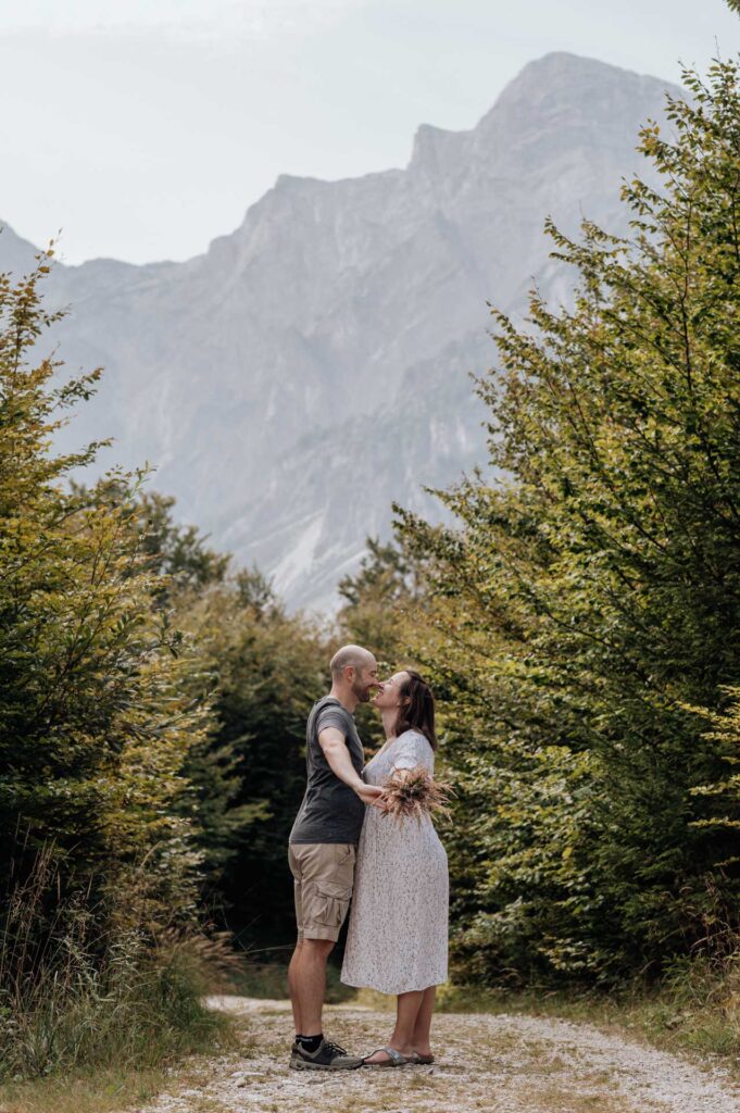 Babybauchfotos am Berg