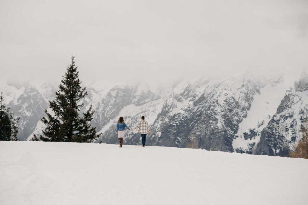 Babybauchfotos im Schnee