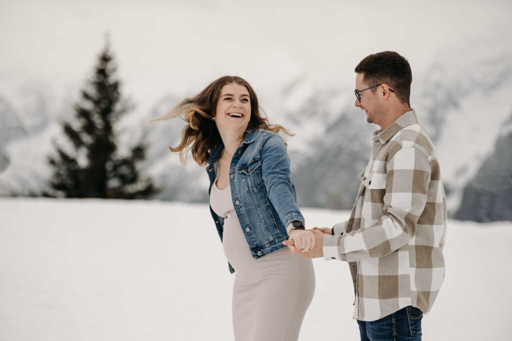 Babybauchfotos im Winter