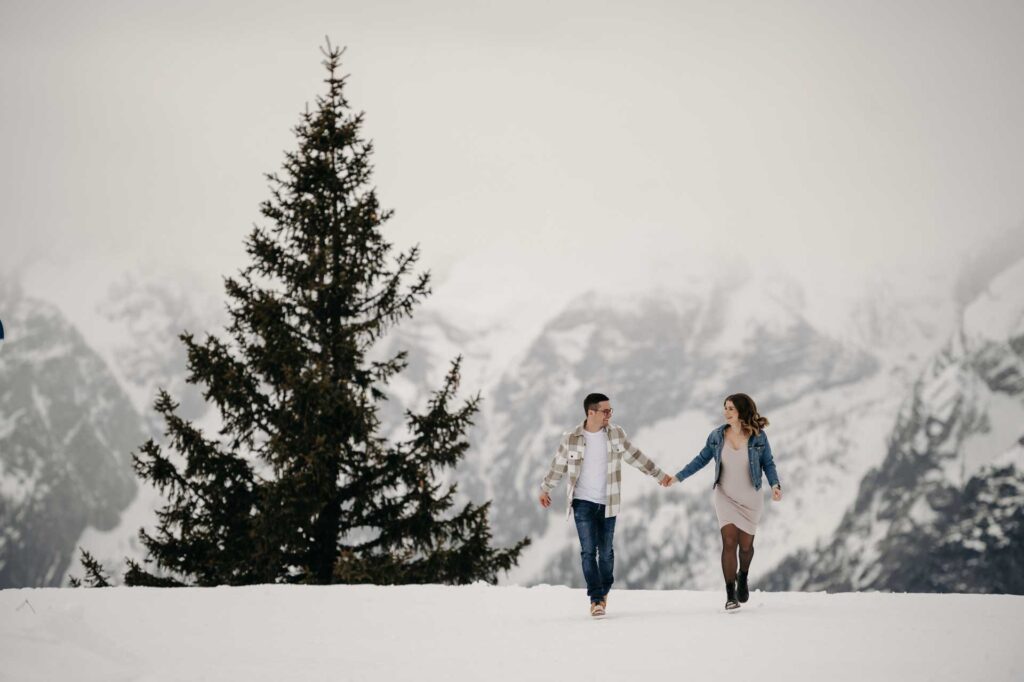 Babybauchfotos im Schnee