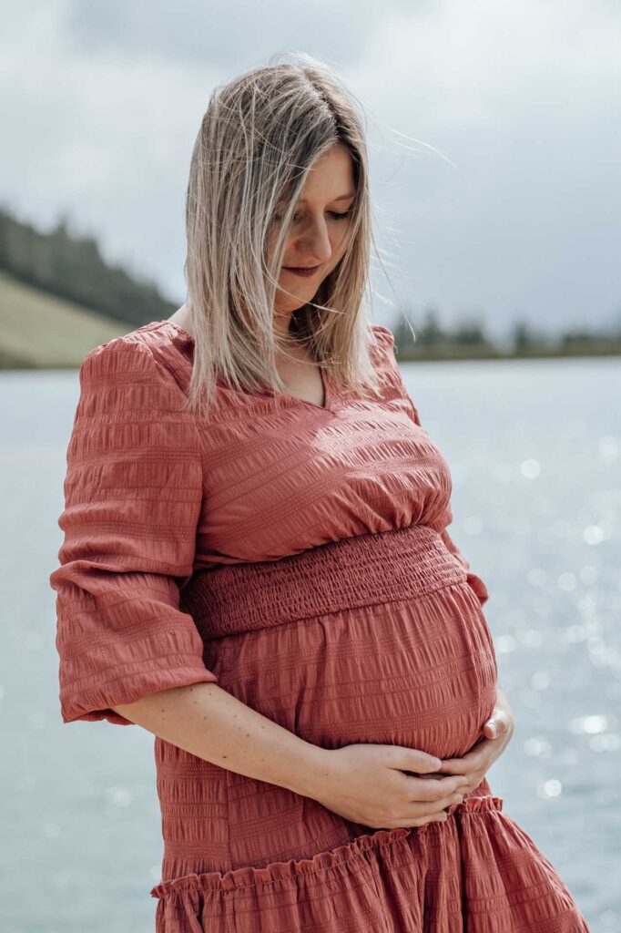Babybauch Fotos in den Bergen