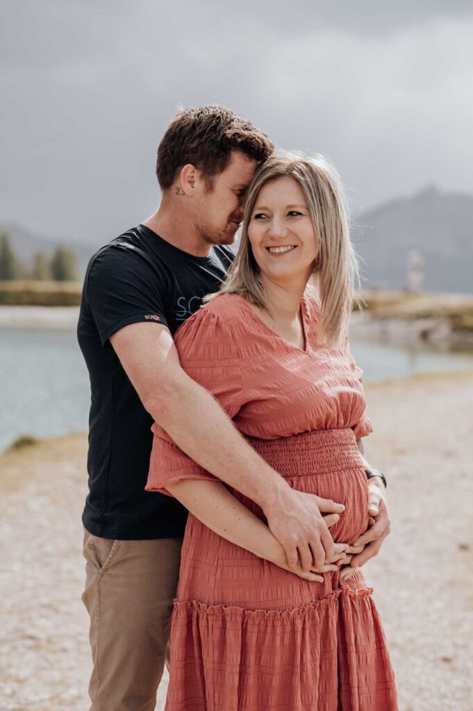 Babybauch Fotos mit Bergkulisse