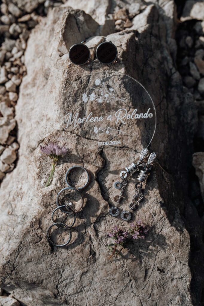 Hochzeitsfotos am Berg mit Sonnenuntergang