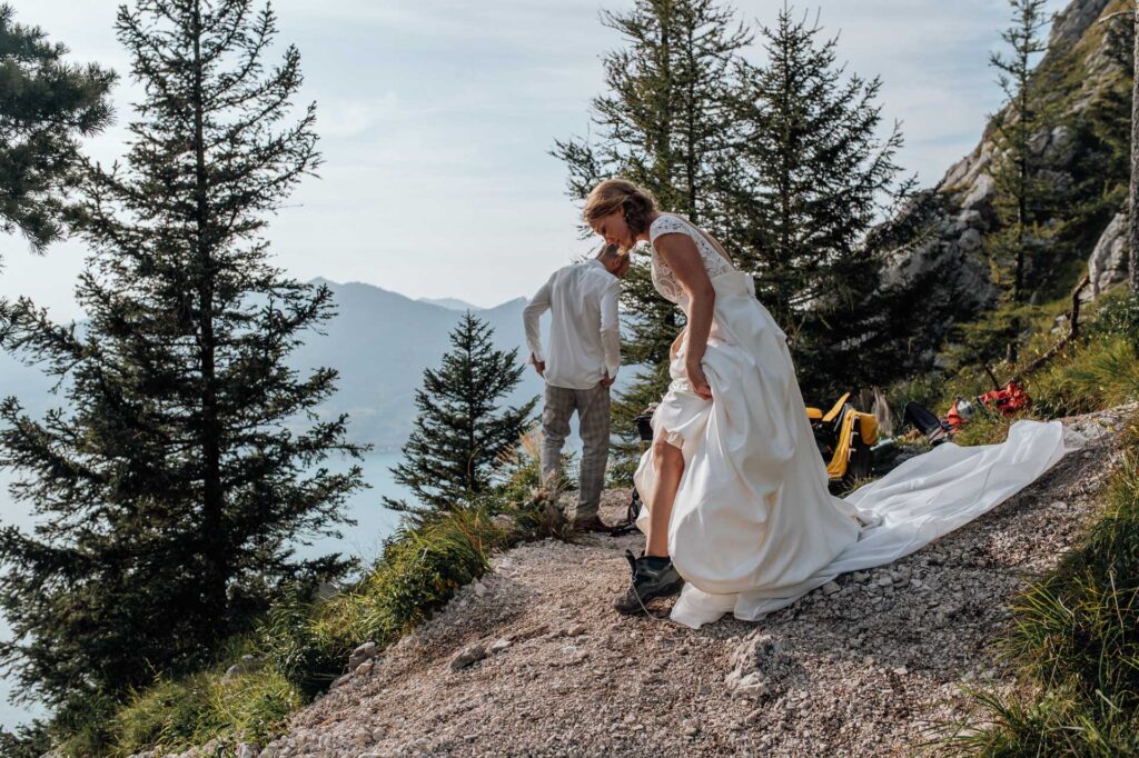Hochzeitsfotos am Berg mit Sonnenuntergang