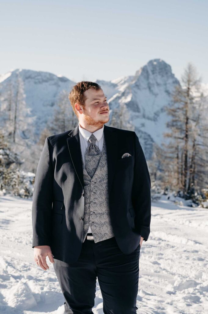 Hochzeitsfotos im Schnee am Berg