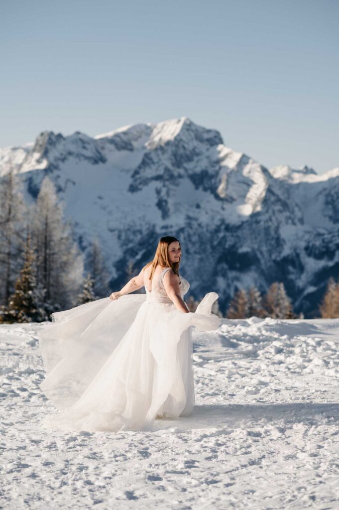 Hochzeitsfotos im Schnee am Berg