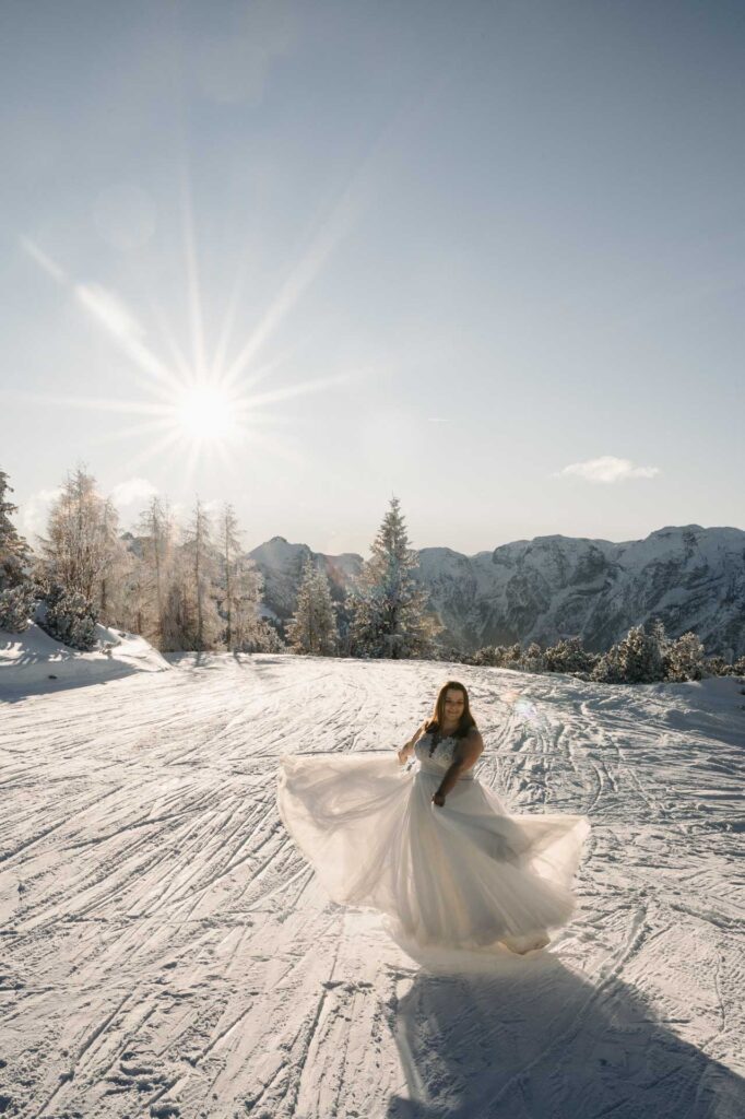 Hochzeitsfotos im Schnee am Berg