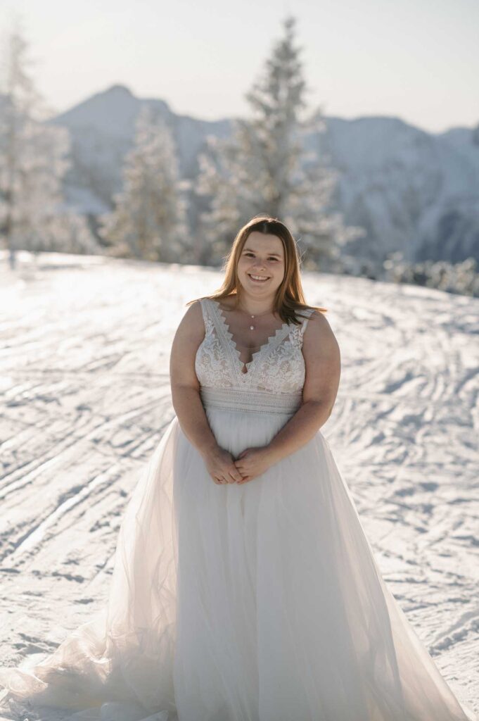 Hochzeitsfotos im Schnee am Berg