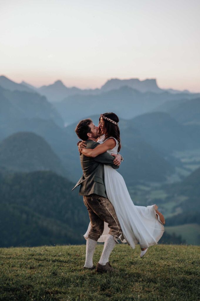 After Wedding Shootings in den Bergen mit dem Paragleiter