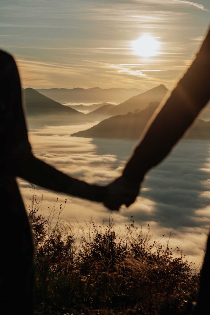 Pärchenfotos am Berg in Österreich