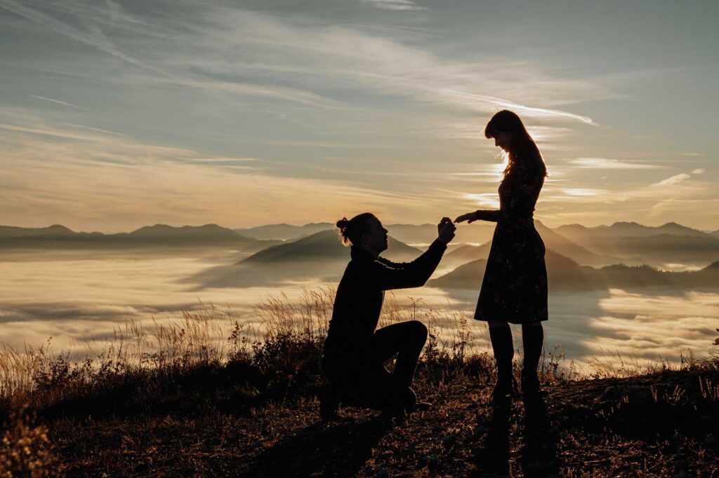 Pärchenfotos am Berg in Österreich