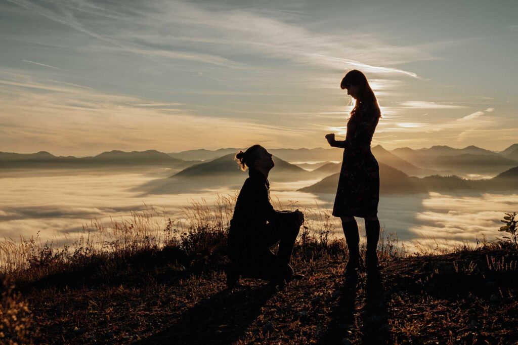 Pärchenfotos am Berg in Österreich