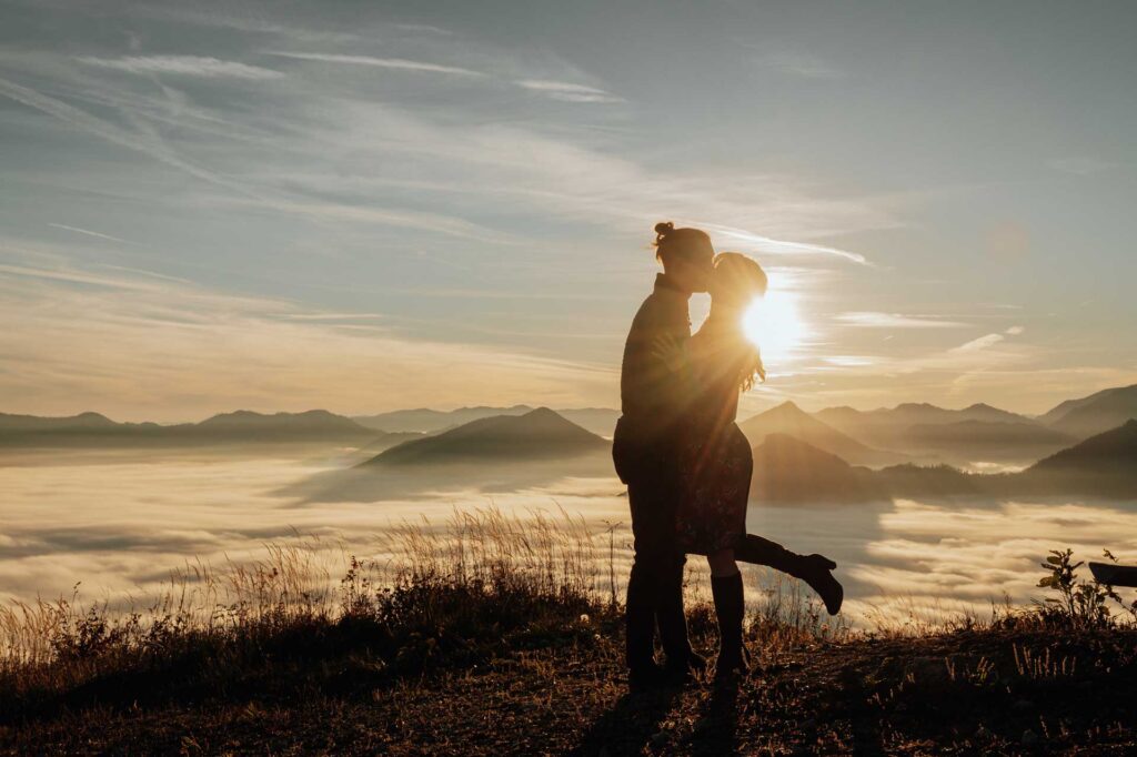 Pärchenfotos am Berg in Österreich