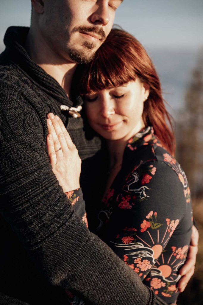 Verlobungsfotos am Berg in Österreich