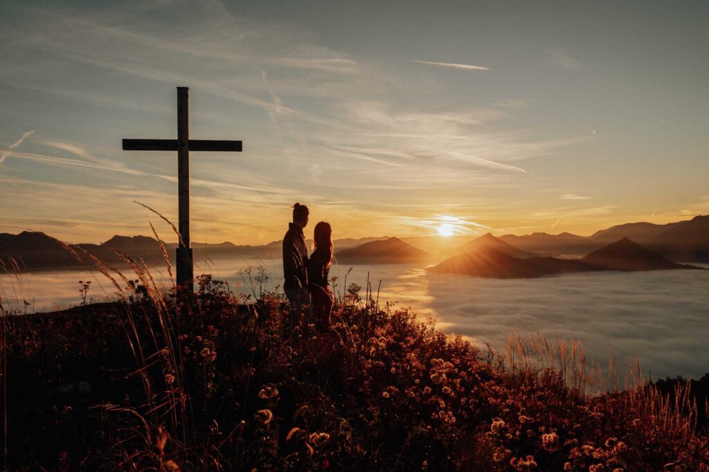 Paarfotos am Berg in Österreich